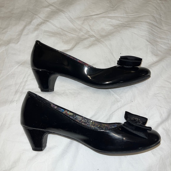 Girls low heel bow and rhinestone patent dress shoes - Picture 3 of 6